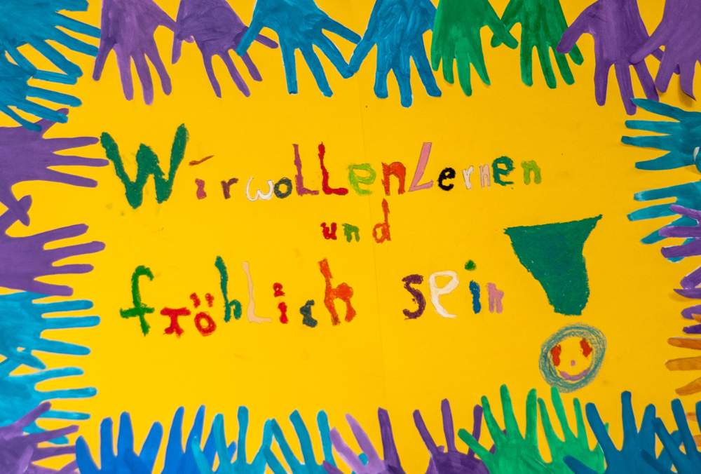 Plakat "Wir wollen lernen und fröhlich sein" aus der Projektwoche 2012